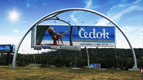 戶外公路鋼結(jié)構(gòu)大桿廣告牌可回收三面廣告牌