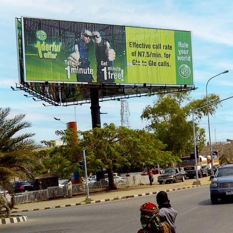 旋轉(zhuǎn)三面翻志牌高速公路定制三面翻廣告牌